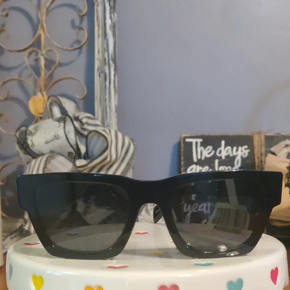 Prada NWT Sunglasses Retail 517 - Picture 1 of 13